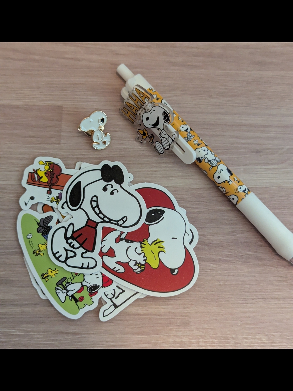 Peanuts Snoopy 10 Sticker Pack with Coordinating Pen & Pin